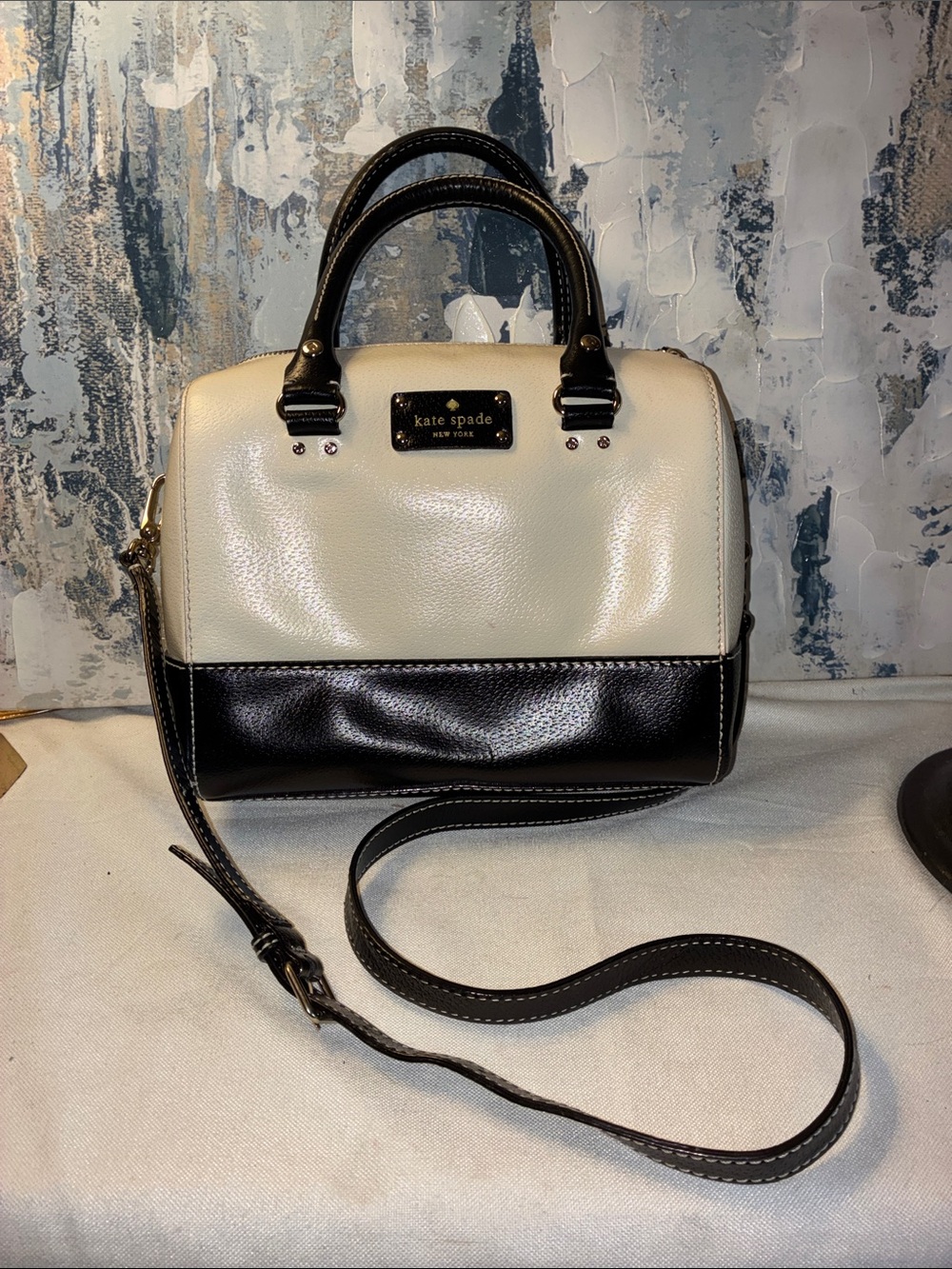 Genuine kate spade  NYC 
Two-Tone Black and Cream Dome Crossbody Satchel